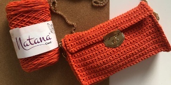 Háčkovaná kabelka ve stylu crossbody