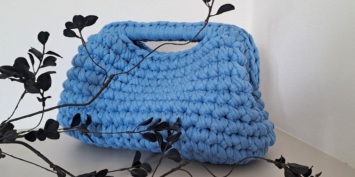 Háčkovaná clutch kabelka
