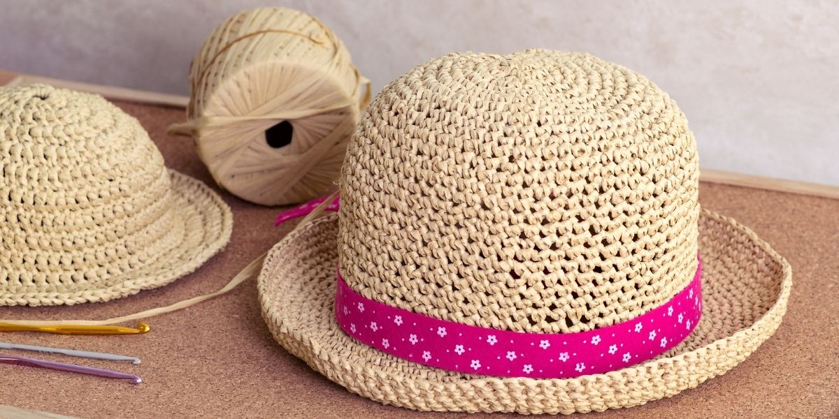 Letní háčkované klobouky pro děti i dospělé